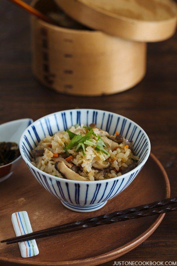 Takikomi Gohan in a Japanese bowl.