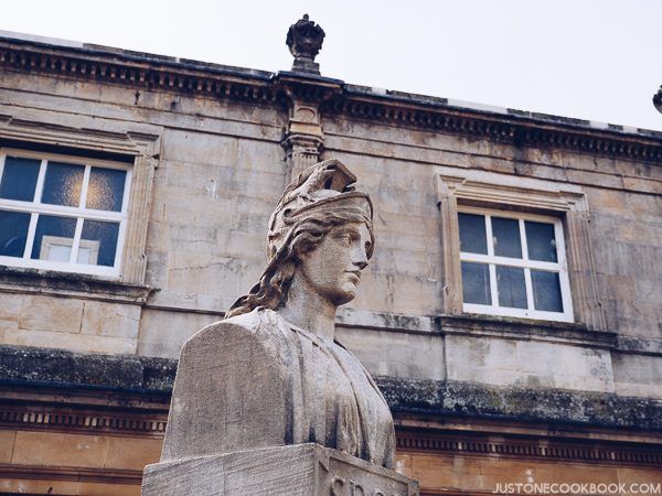 London Travel Guide - Roman Bath