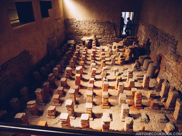 London Travel Guide - Roman Bath