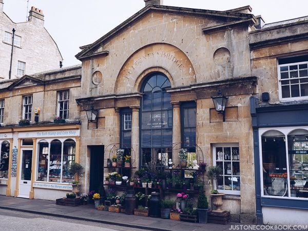 London Travel Guide - Roman Bath