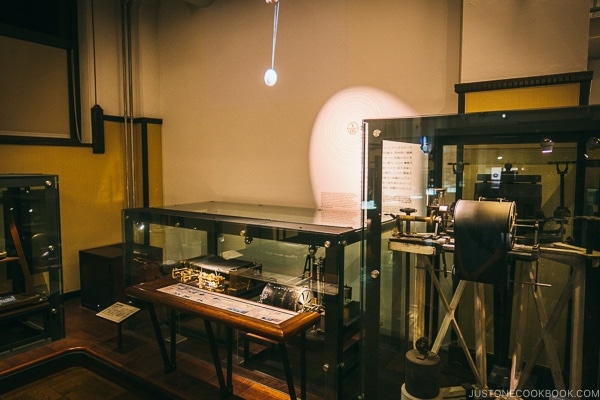 antique machinery on display - Tokyo National Museum of Nature and Science Guide | www.justonecookbook.com