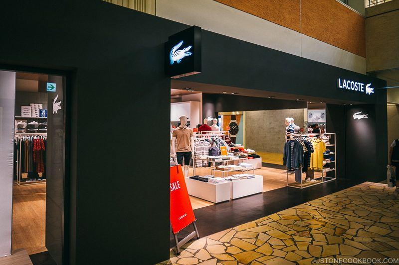 Lacoste store Aqua City Odaiba - Tokyo Odaiba Travel Guide | www.justonecookbook.com