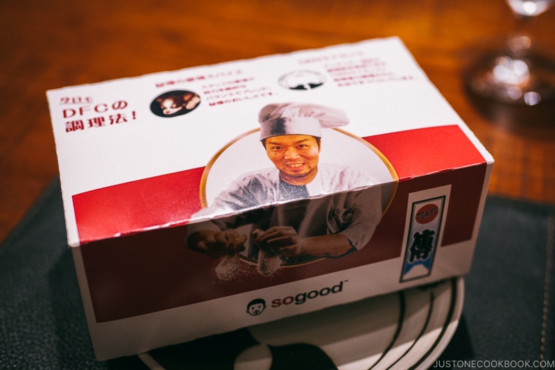 Den Fried Chicken box - Restaurant Den Tokyo | www.justonecookbook.com