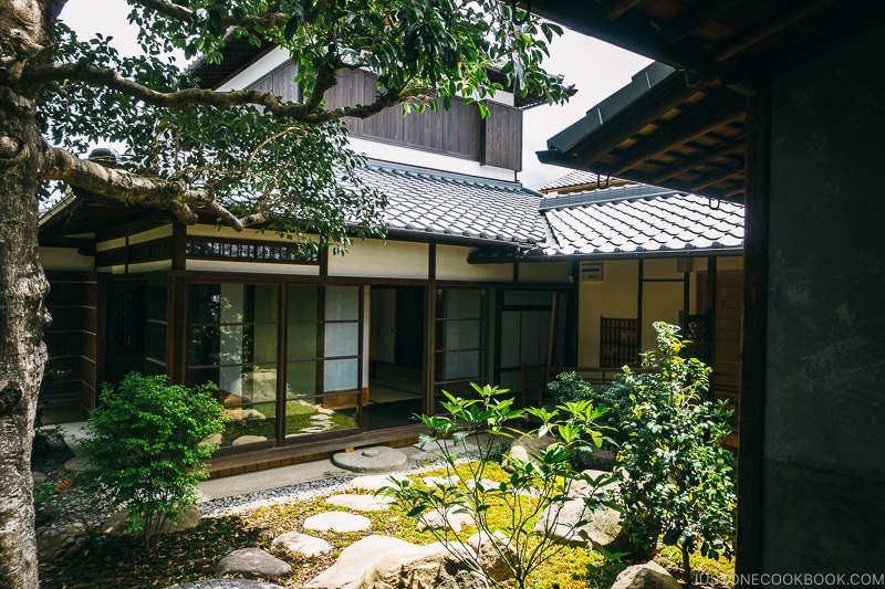 Courtyard inside Koshinoie - Nara Guide: Things to do in Nara | www.justonecookbook.com