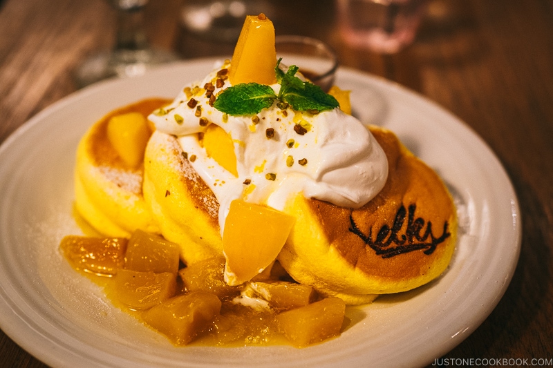 Mango souffle pancake at Elk Restaurant - Osaka Guide: Amerikamura & Shinsaibashi Shopping Street | www.justonecookbook.com