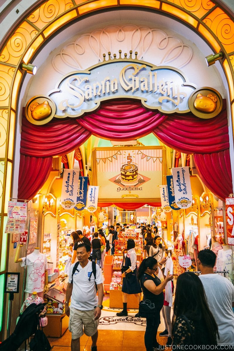 Sanrio Gallery - Osaka Guide: Amerikamura & Shinsaibashi Shopping Street | www.justonecookbook.com