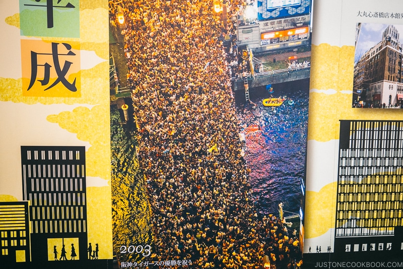 photo of Pedestrians crowding Ebisu Bridge in 2003 after Hanshin Tiger won league champion - Osaka Guide: Amerikamura & Shinsaibashi Shopping Street | www.justonecookbook.com