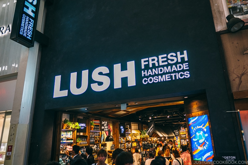 Lush cosmetics store - Osaka Guide: Amerikamura & Shinsaibashi Shopping Street | www.justonecookbook.com