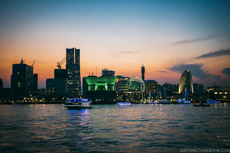 Twilight Jewelry Boats cruising the bay at Yokohama Sparkling Twilight fireworks festival - Japan's Fireworks Hanabi | www.justonecookbook.com