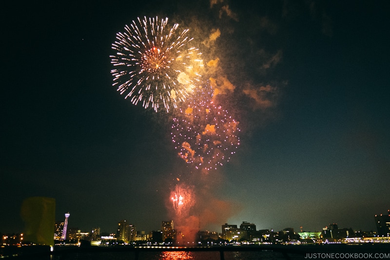 Yokohama Sparkling Twilight fireworks festival - Japan's Fireworks Hanabi | www.justonecookbook.com