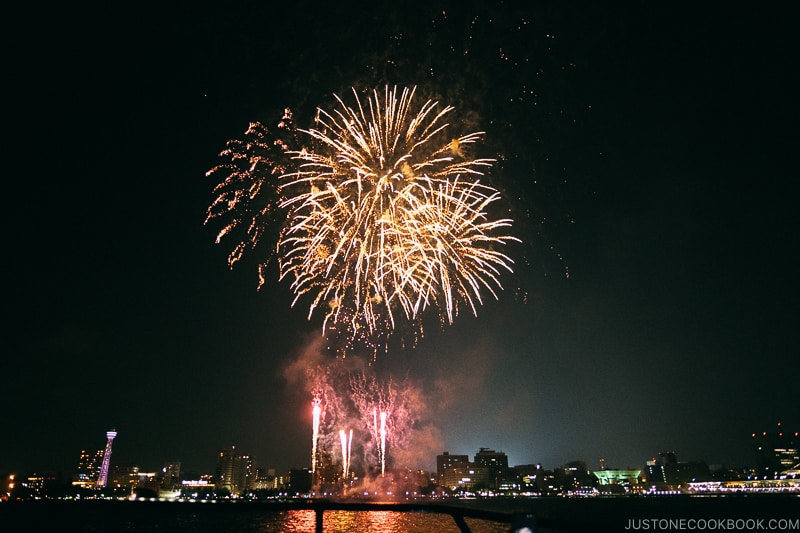 view of fireworks at Yokohama Sparkling Twilight fireworks festival from a boat - Japan's Fireworks Hanabi | www.justonecookbook.com