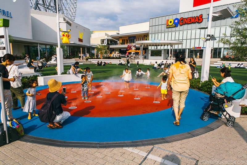 children playing in fountain at Expocity Wonder Moments by Takahiro Matsuo NIFREL - Osaka Guide: Expocity | www.justonecookbook.com