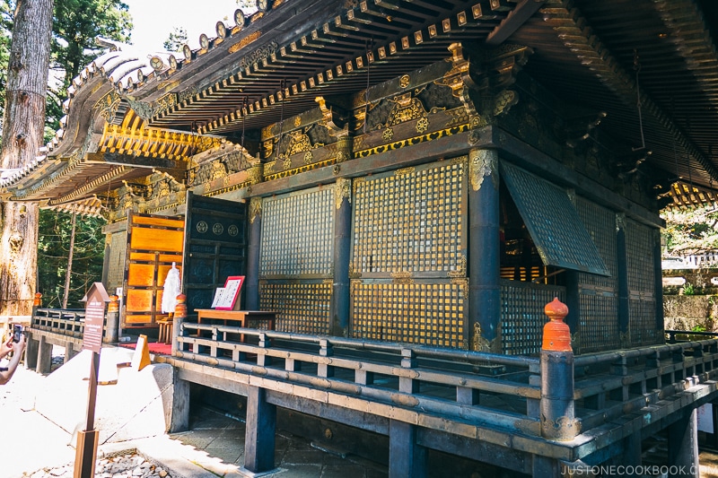 Okumiya (Inner Shrine) - Nikko Travel Guide : Nikko Toshogu Shrine | www.justonecookbook.com