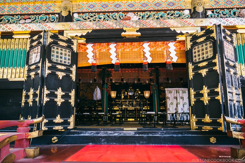 interior of Yakushido Temple (crying dragon) - Nikko Travel Guide : Nikko Toshogu Shrine | www.justonecookbook.com