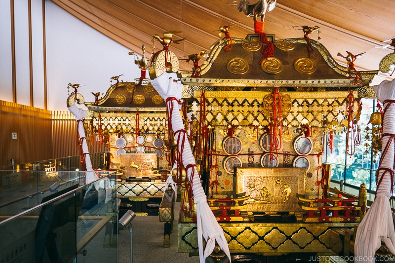 portable shrine - Nikko Travel Guide : Nikko Toshogu Shrine | www.justonecookbook.com