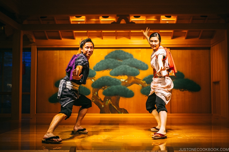 two dancers performing Nikko Geta dance at Hoshino Resorts KAI Nikko - Things to do around Lake Chuzenji | www.justonecookbook.com