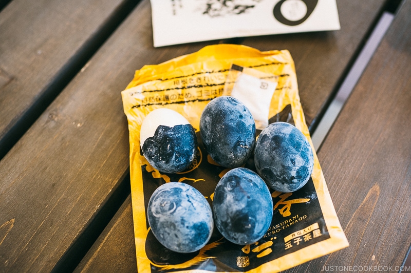 black hot spring eggs - Hakone Ropeway and Owakudani Hell Valley | www.justonecookbook.com