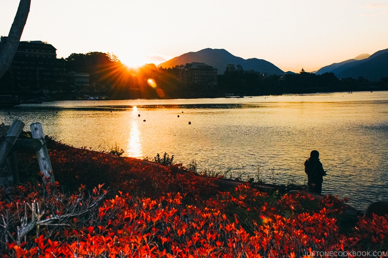 Lake Kawaguchi at sunset - Things to do around Lake Kawaguchi | www.justonecookbook.com 