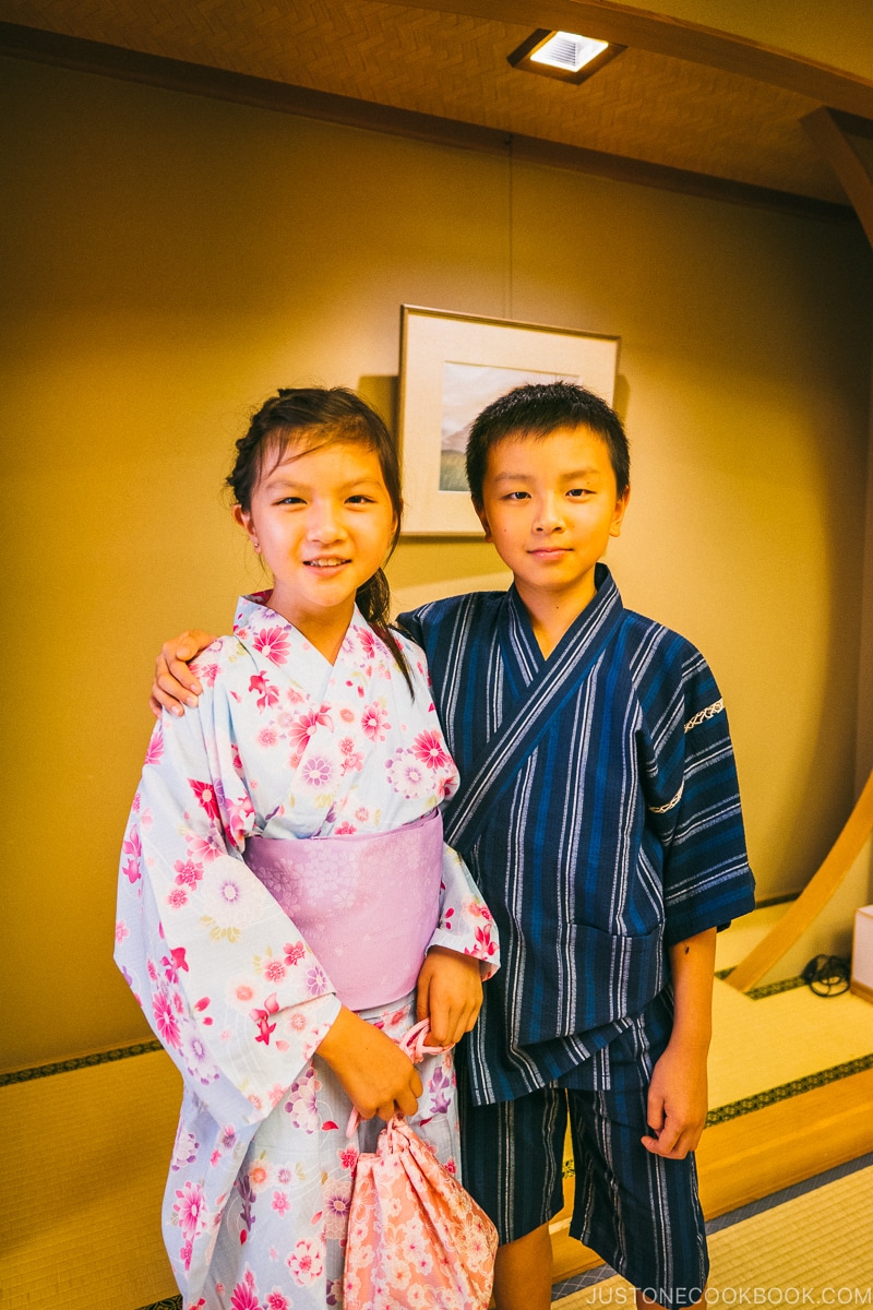 children dressed in summer yukata - Things to do around Lake Kawaguchi | www.justonecookbook.com 