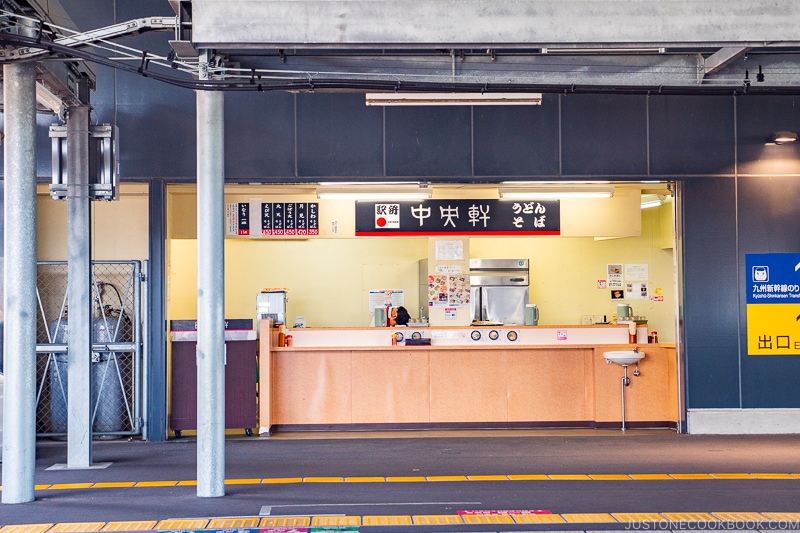 stand and eat noodle stand in Shin-Tosu Station