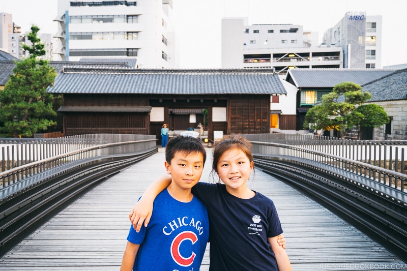 two children on a bridge to Dejima