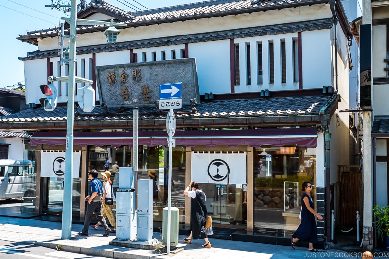 exterior of a ceramic and pottery shop