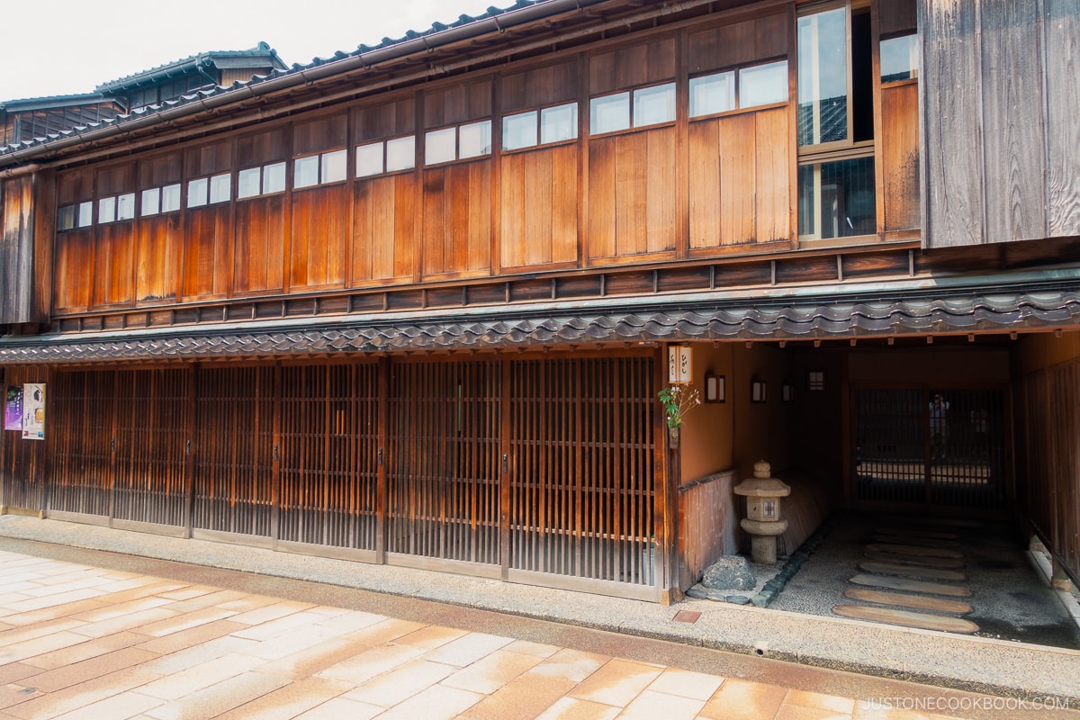 Higashi Chaya building facades
