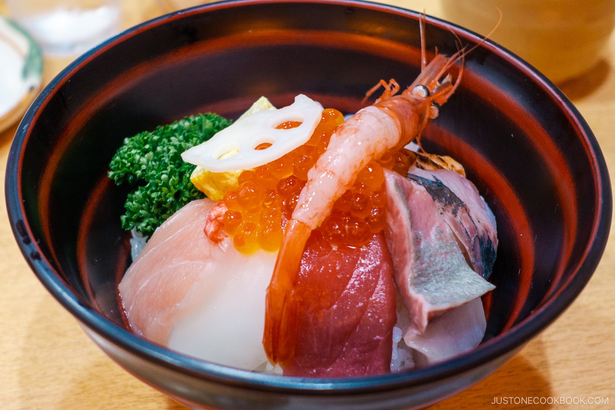 Omicho Market kaisendon