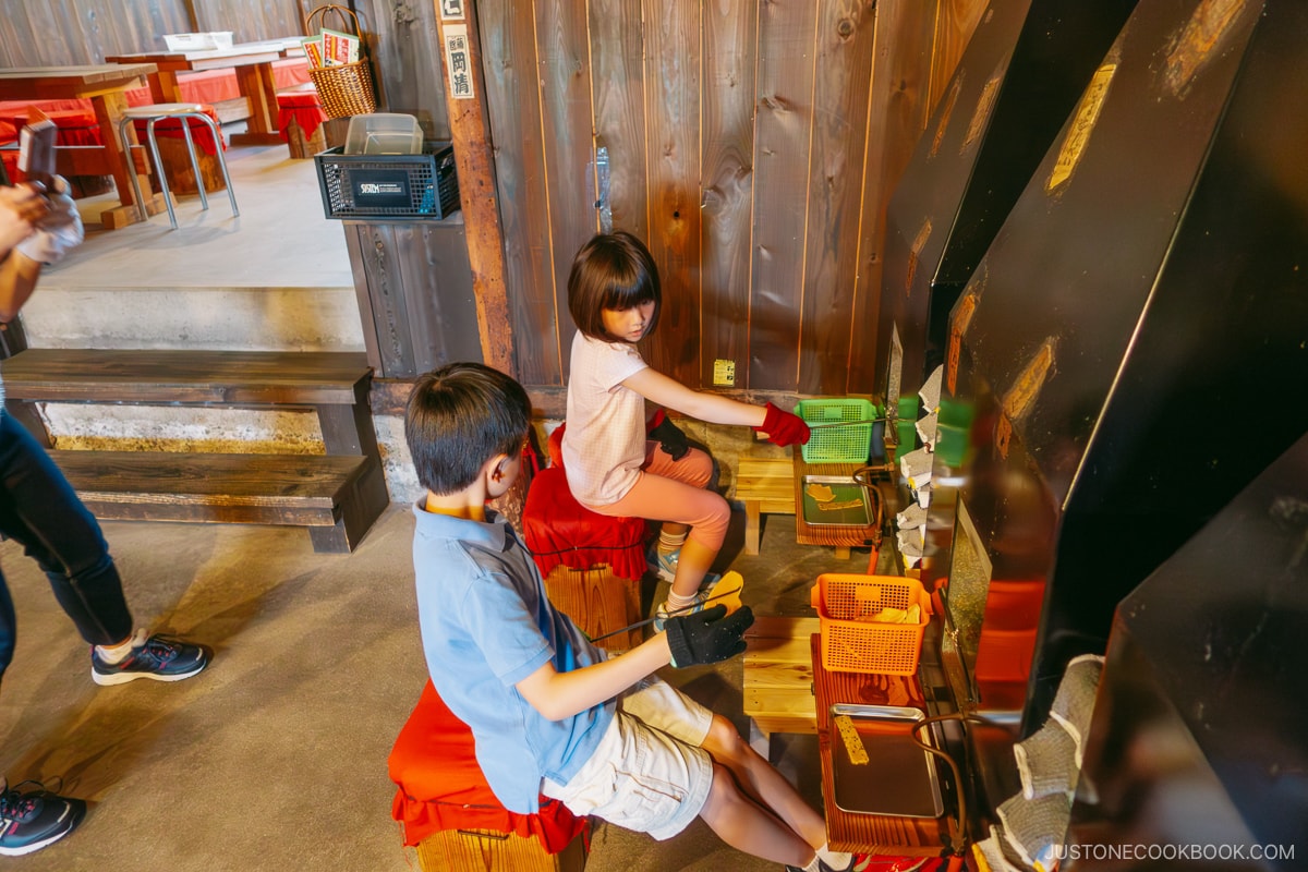 children grilling their rice cracker