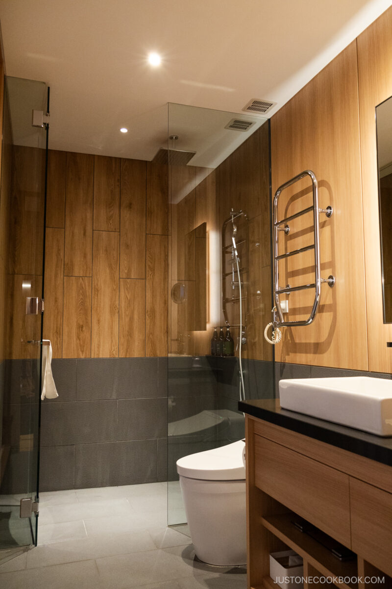 Setsu Niseko hotel room bathroom