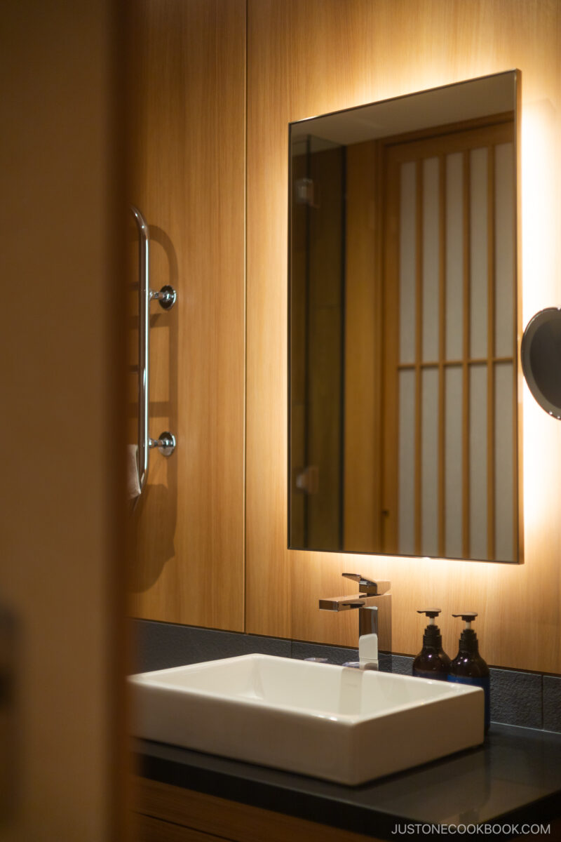 Setsu Niseko hotel room bathroom