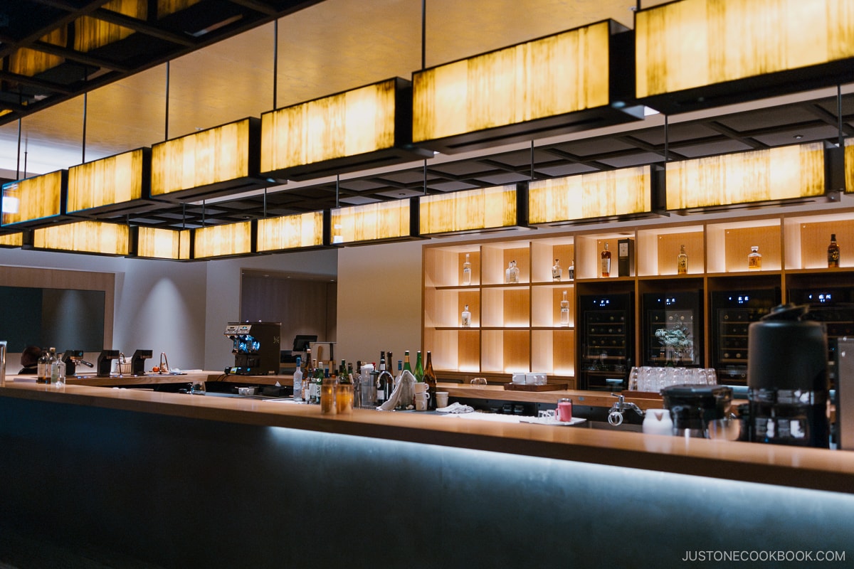 Setsu Niseko méli mélo bar counter