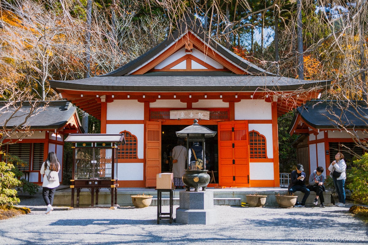 Red and white temple at Sanzen-in