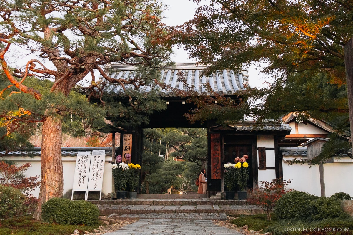 Entrance to Enkouji at sunset