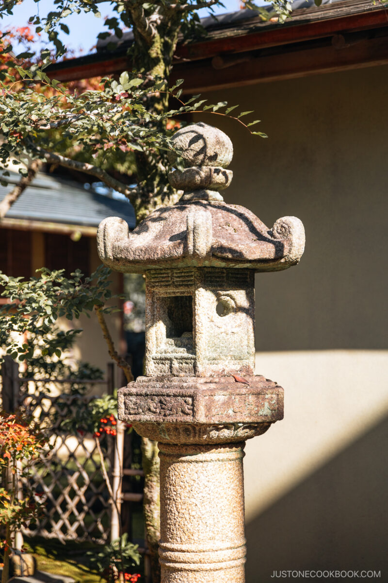 Stone lantern