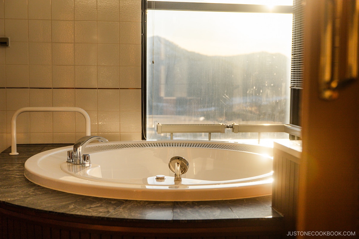 Hoshino Resort Tomamu Risonare hotel room jacuzzi overlooking the snowy mountains