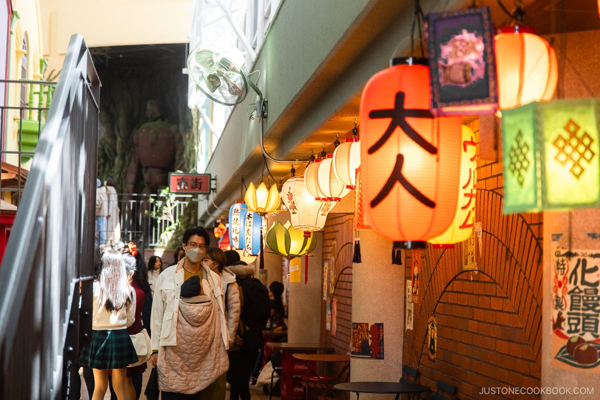 alley way with hanging lanterns and souvenir shops