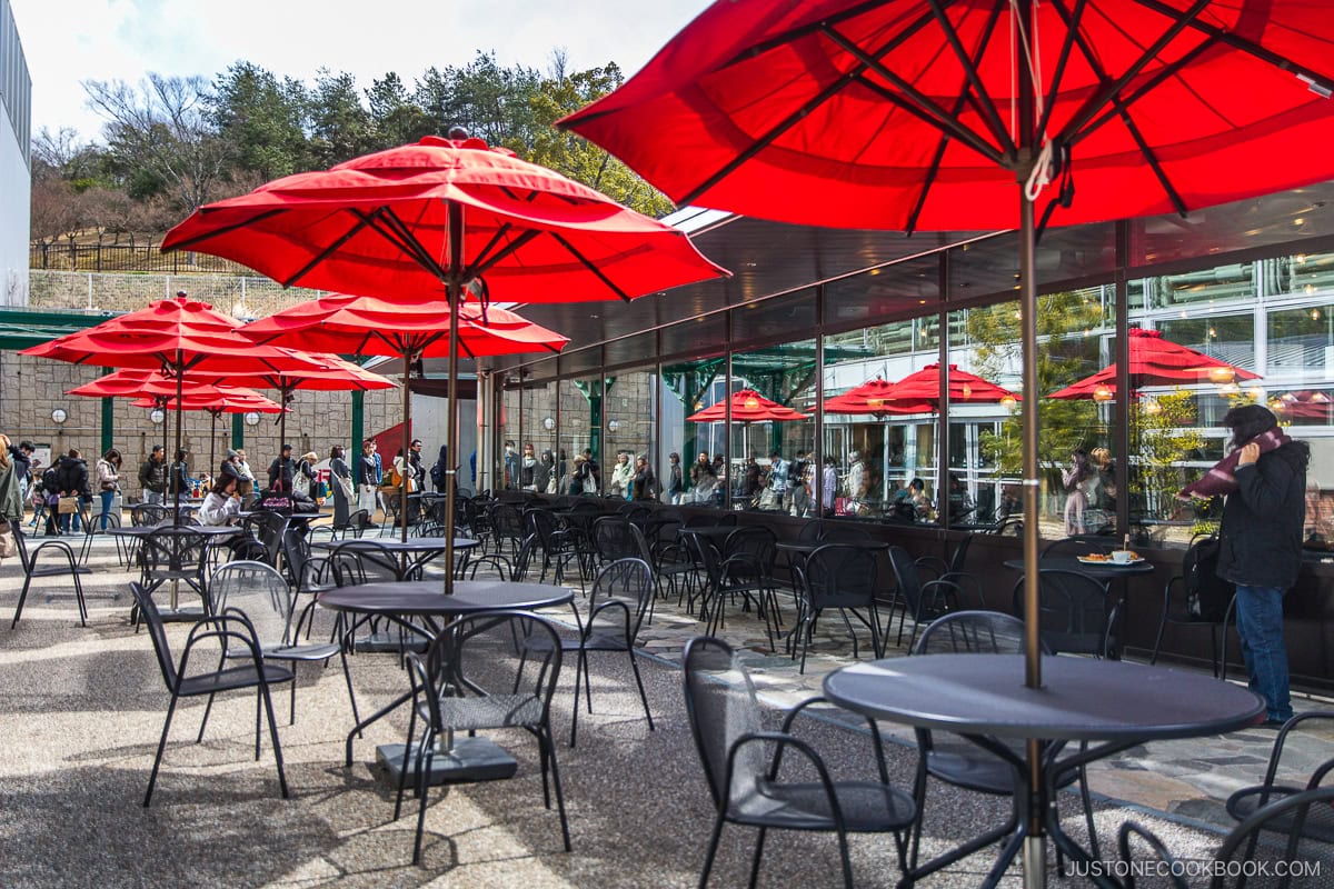 Cafe outdoor seating