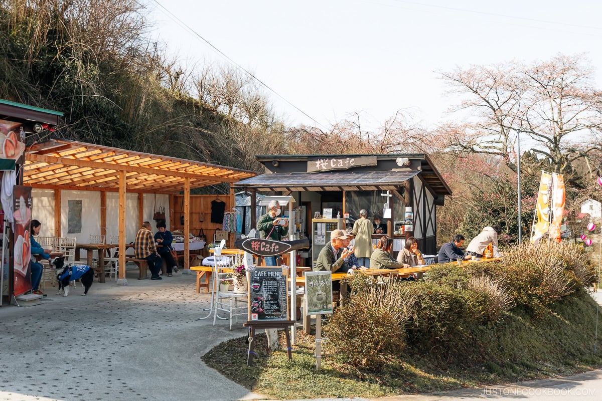 Cafe stalls
