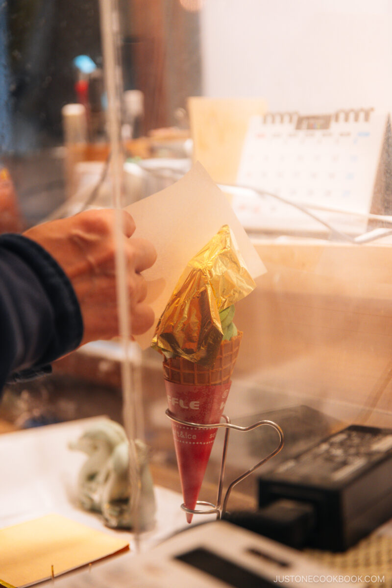 Wrapping gold leaf over matcha ice cream
