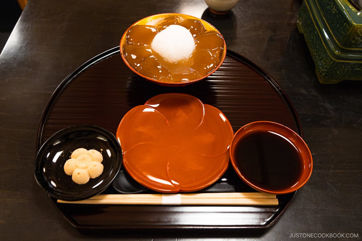 Warabi Mochi with kinako and kuromitsu