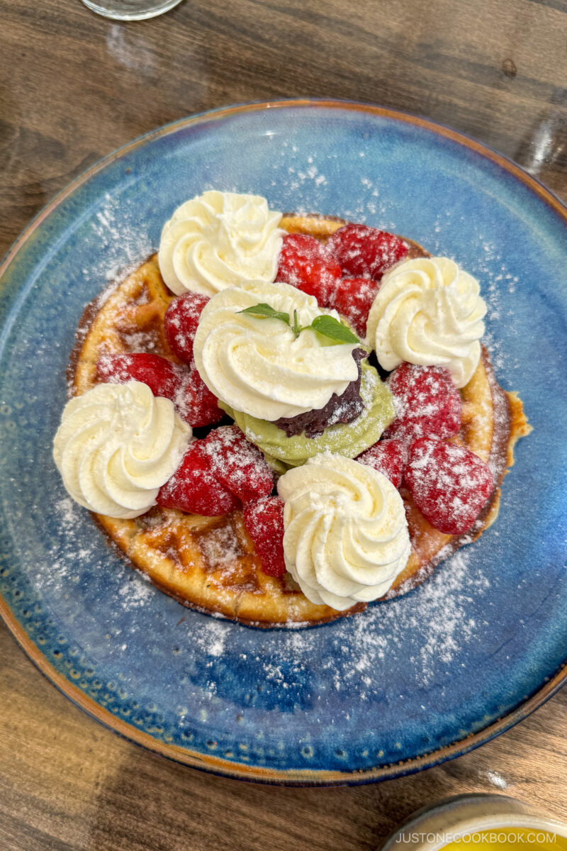 waffle with berries