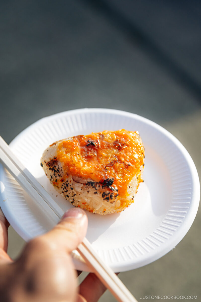 Grilled onigiri with sea urchin