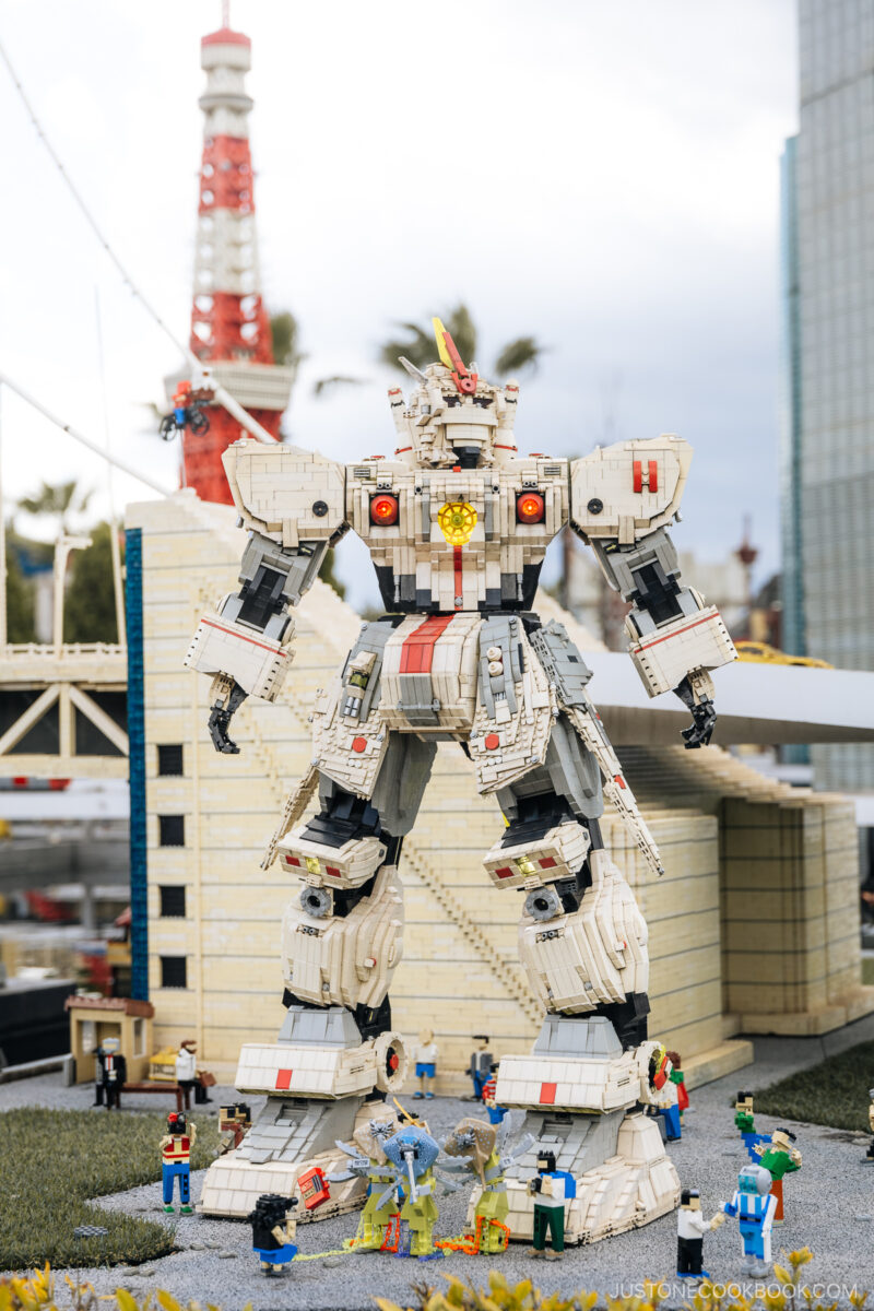 Gundam figure made from Lego
