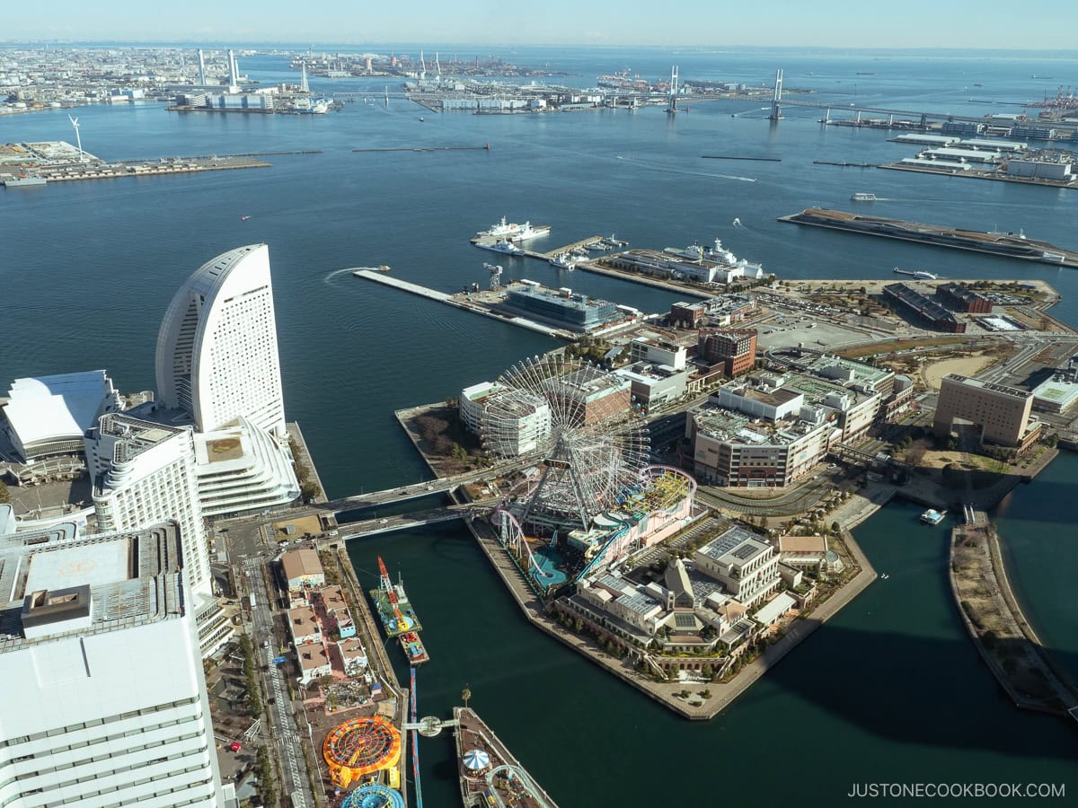 view of Yokohama Cosmo World and surrounding area