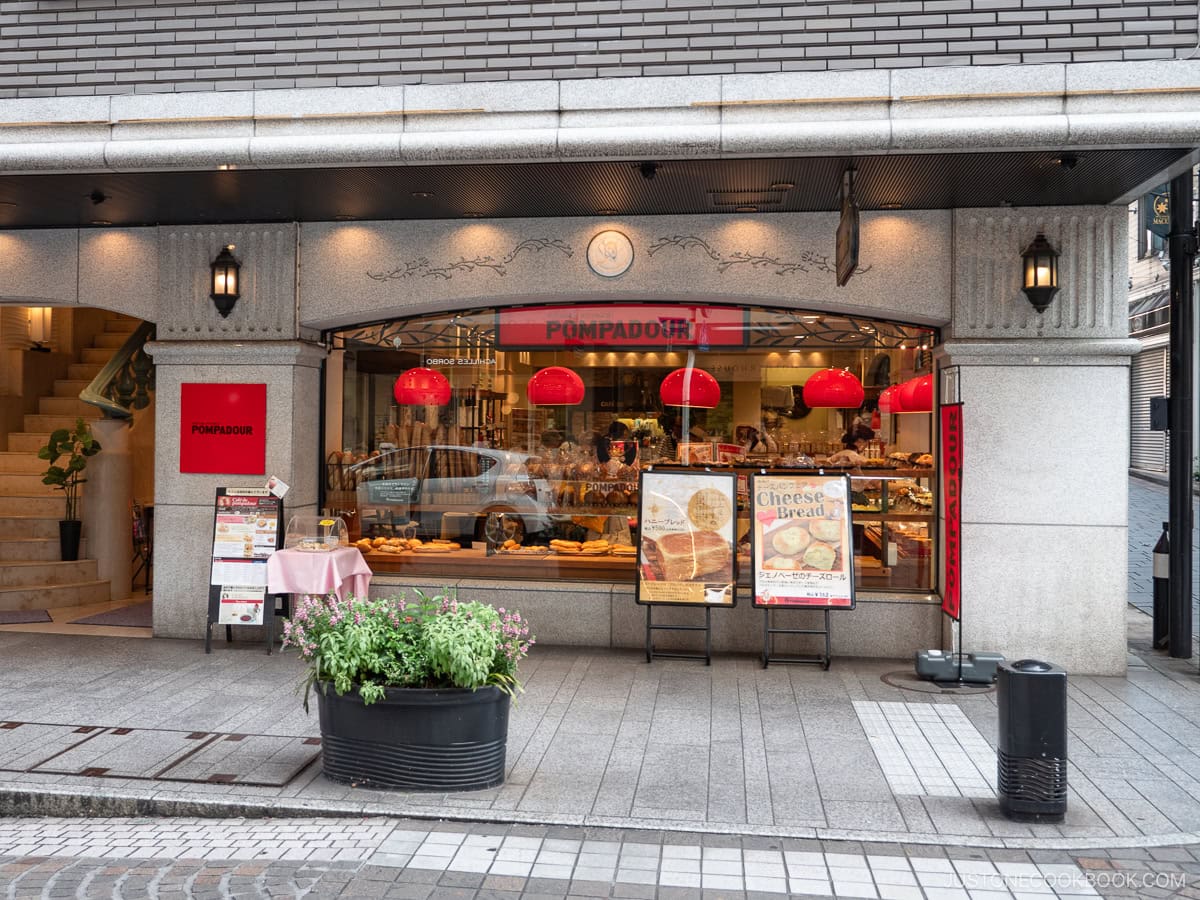 Pompadour Motomachi bakery