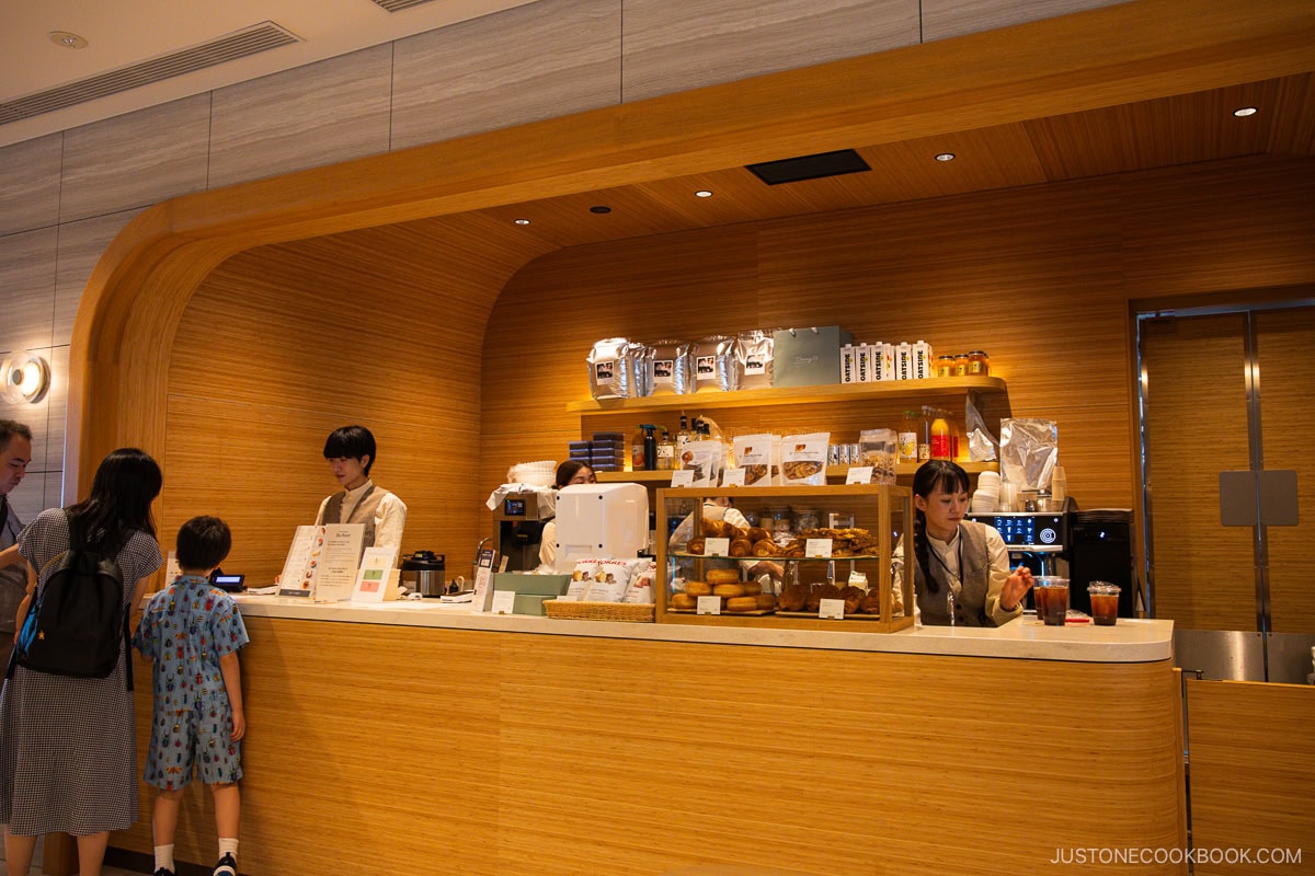 Cafe counter