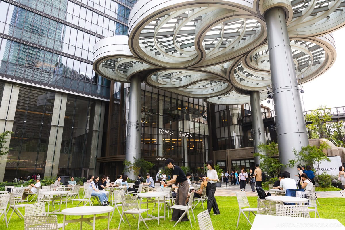 Outside seating space in front of Azabudai Hills Mori JP Tower