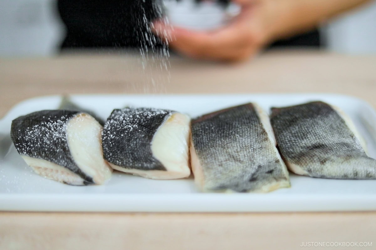 Salting the cod.