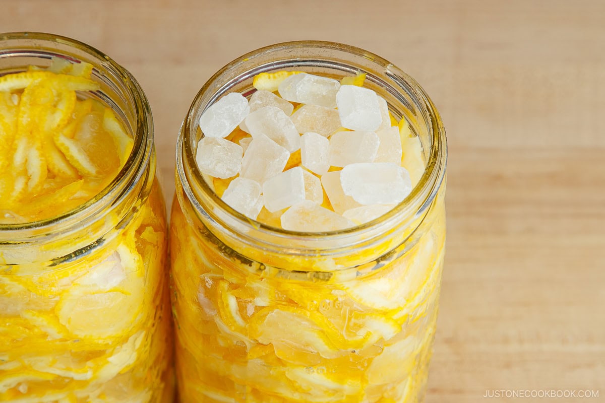 Making yuzu cha.